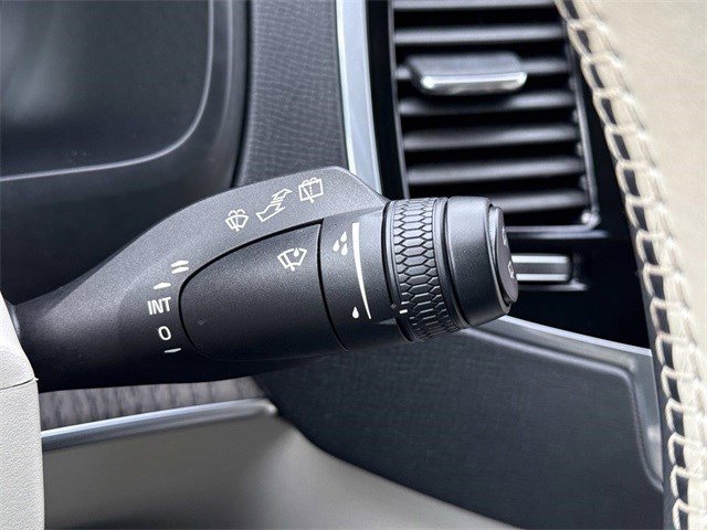 Used 2023 Volvo XC90 B6 Plus image 26