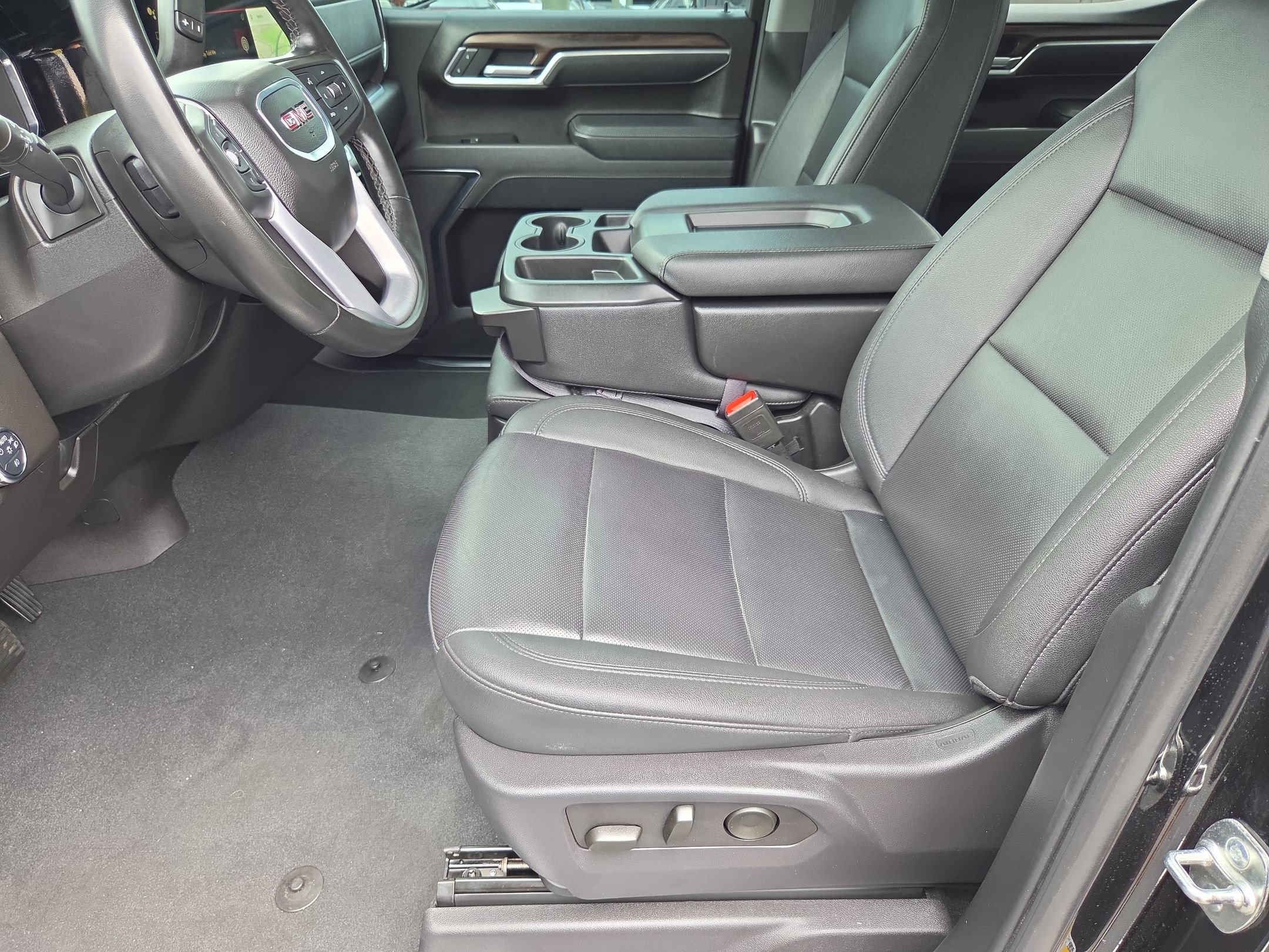 Used 2025 GMC Sierra 1500 SLT AWD/4WD image 13