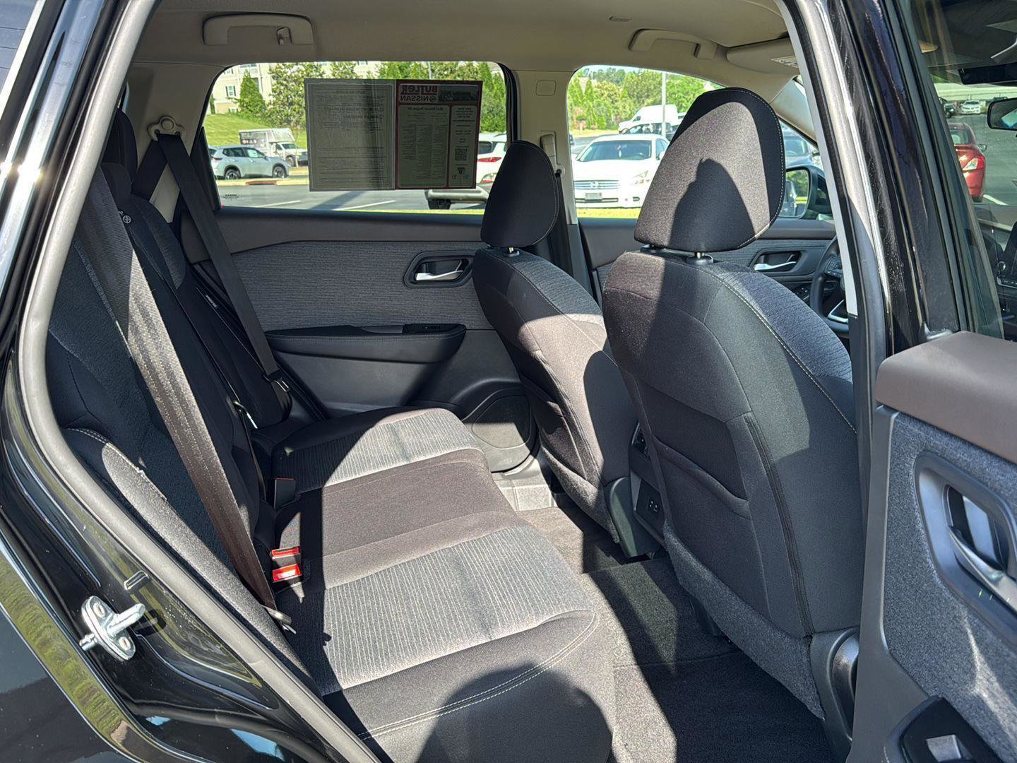 Used 2022 Nissan Rogue SV image 11