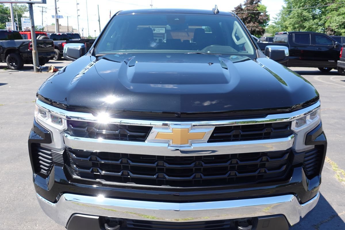Used 2024 Chevrolet Silverado 1500 LT AWD/4WD image 6