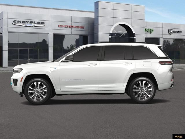 Used 2025 Jeep Grand Cherokee Overland w/ Luxury Tech Group IV AWD/4WD image 3