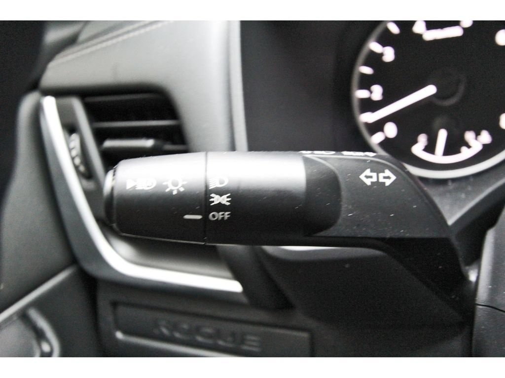 Used 2025 Nissan Rogue S FWD image 15