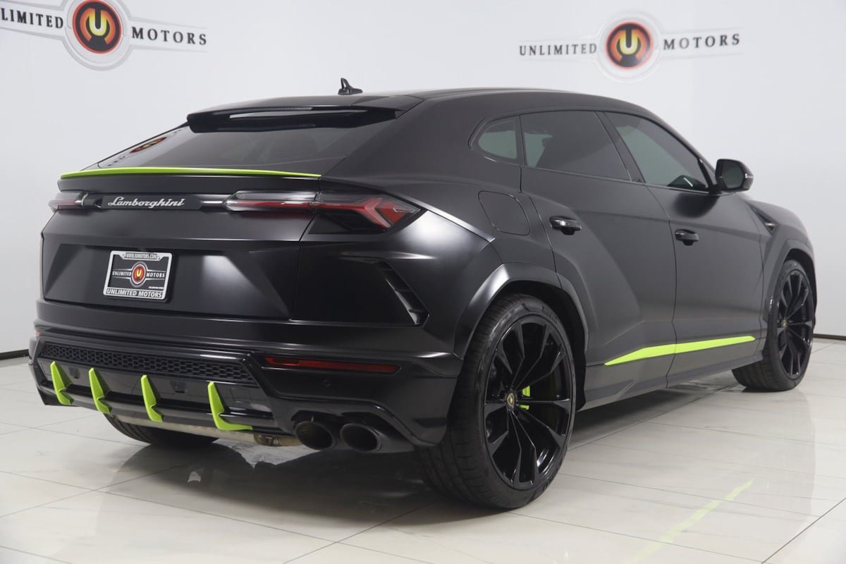 Used 2022 Lamborghini Urus AWD/4WD image 3