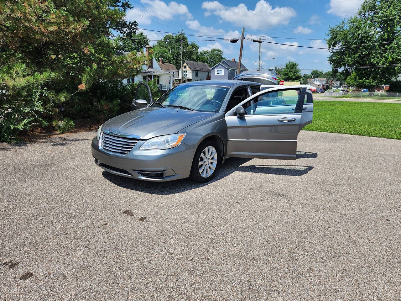 Used 2012 Chrysler 200 Touring FWD image 9