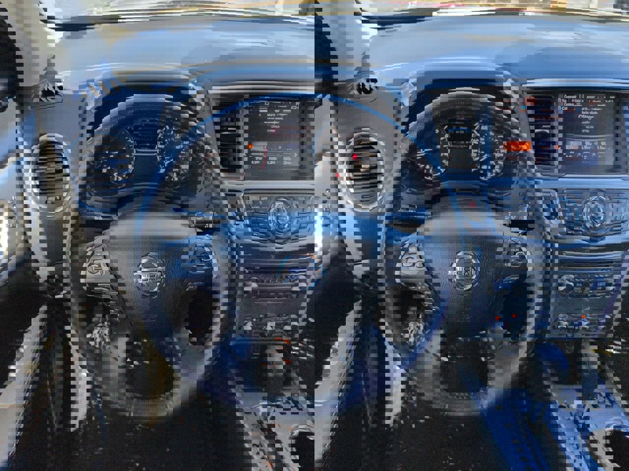 Used 2020 Nissan Pathfinder SL image 16