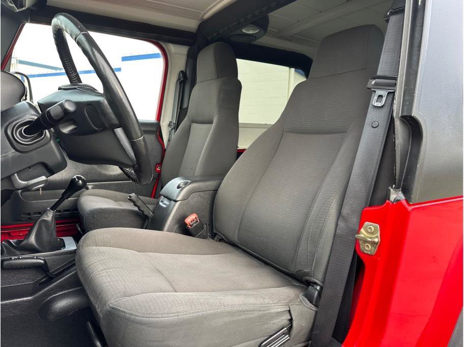 Used 2006 Jeep Wrangler Unlimited w/ Security Group image 26