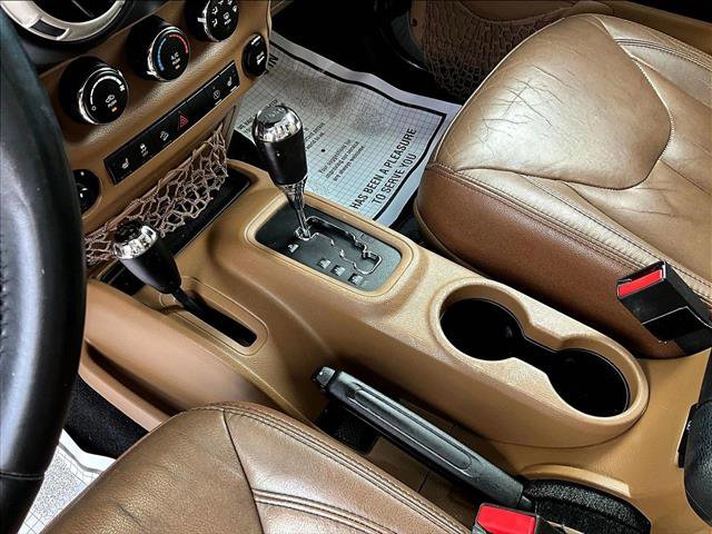 Used 2017 Jeep Wrangler Unlimited Sahara w/ Connectivity Group image 15