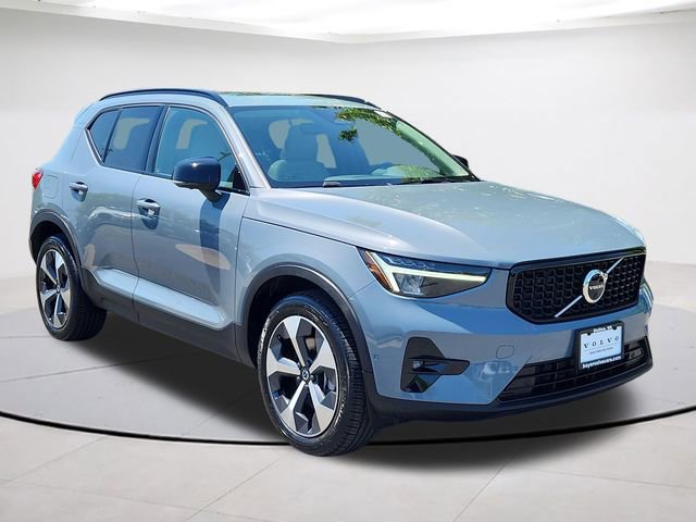 Certified 2023 Volvo XC40 B5 Plus w/ Driver Assist Package AWD/4WD image 1
