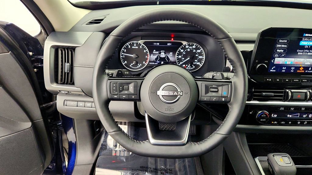 Used 2024 Nissan Pathfinder SL AWD/4WD image 13