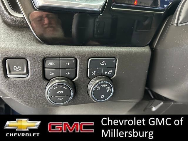 Used 2023 Chevrolet Silverado 1500 LT w/ Z71 Off-Road Package AWD/4WD image 17