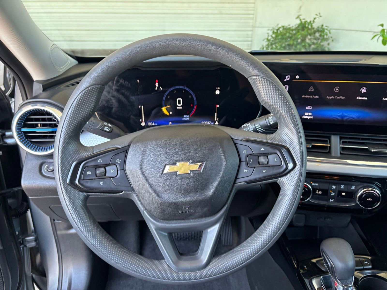 Used 2025 Chevrolet Trax LT FWD image 28