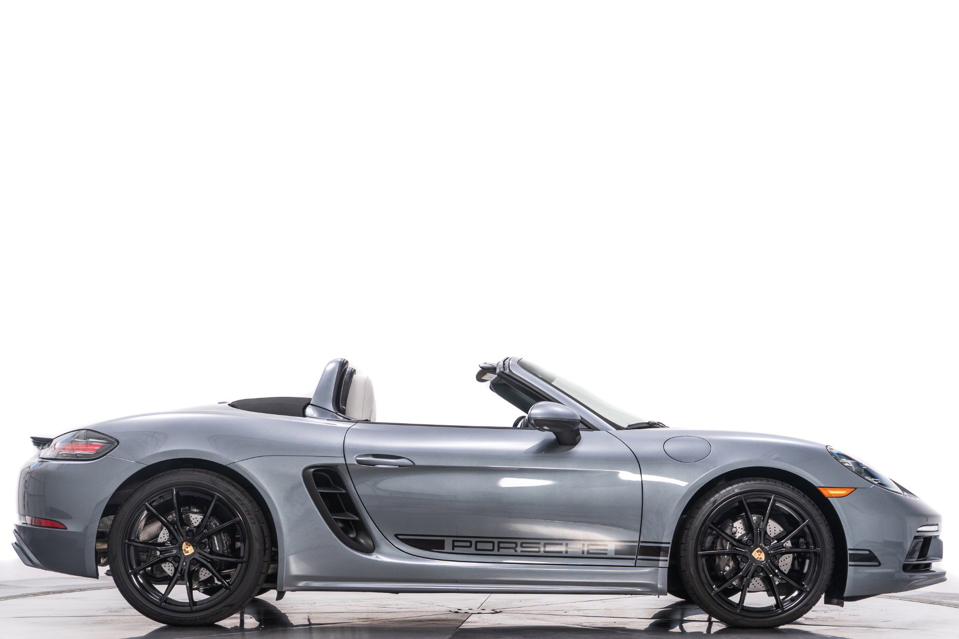 Used 2025 Porsche 718 Boxster image 2