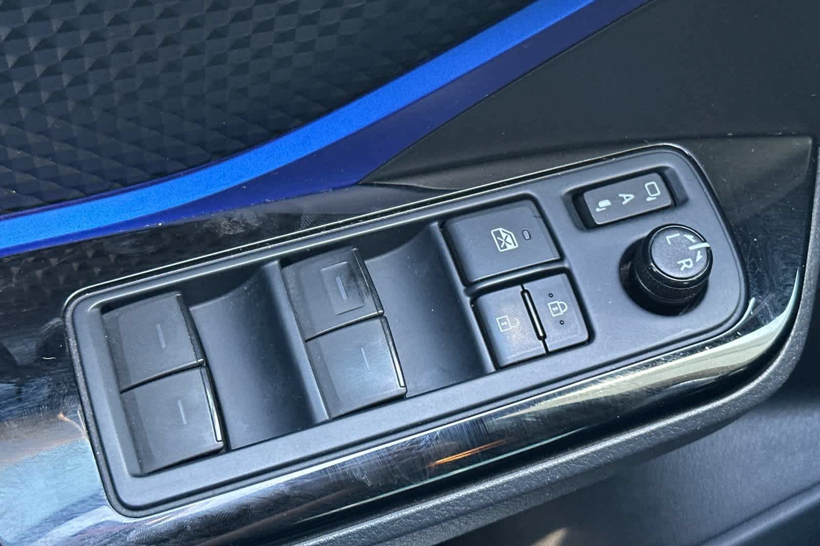 Used 2021 Toyota C-HR XLE FWD image 14