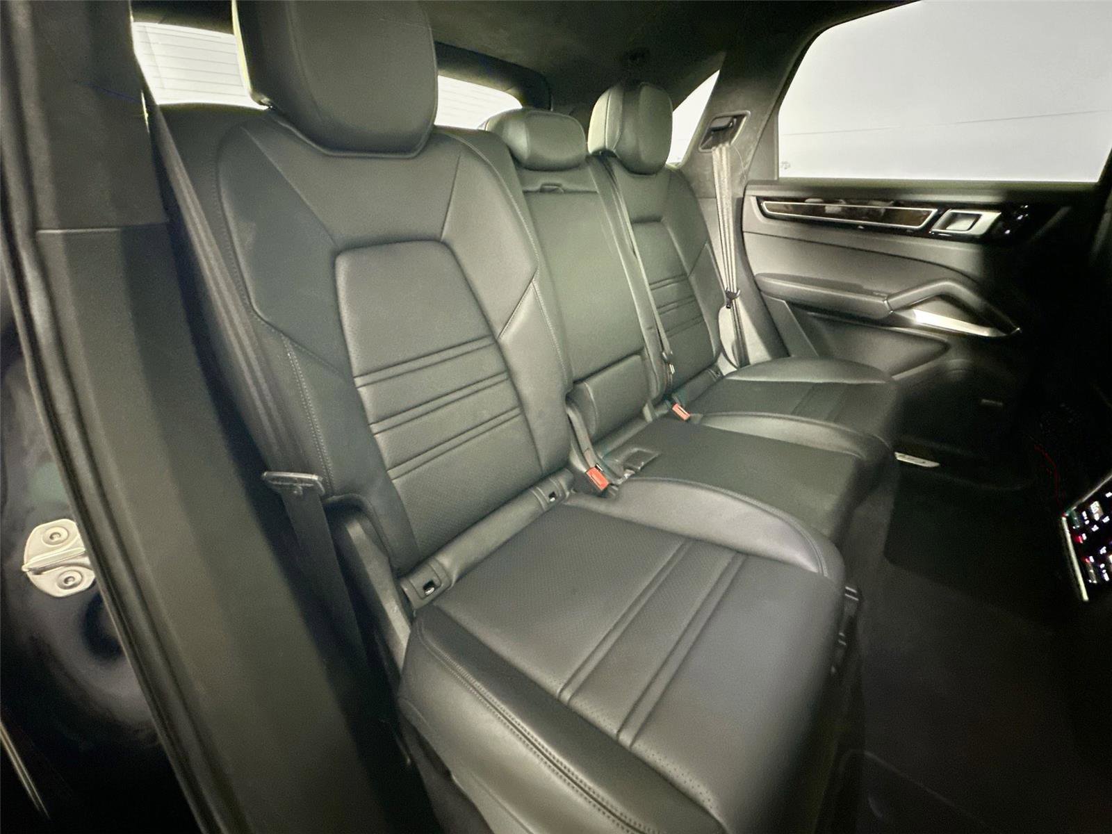Certified 2022 Porsche Cayenne Turbo AWD/4WD image 27
