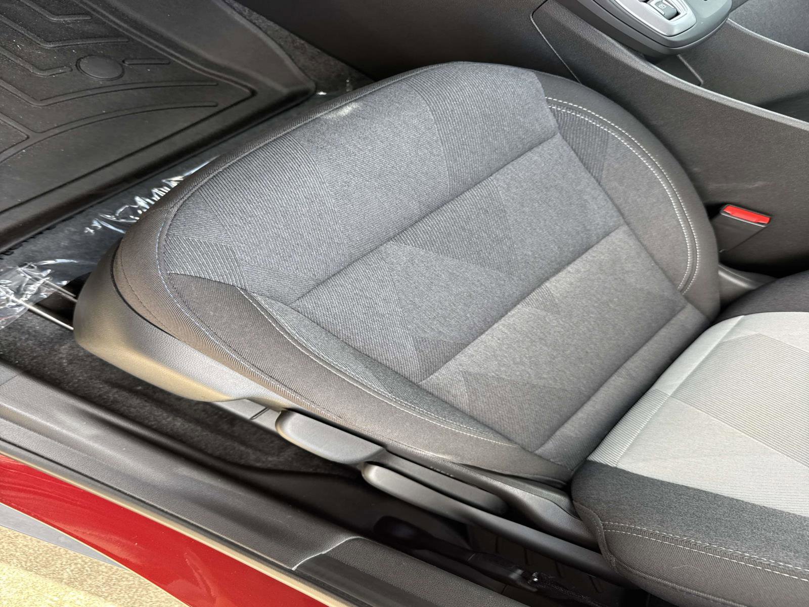 Used 2024 Chevrolet Trax LS w/ LS Convenience Package image 19