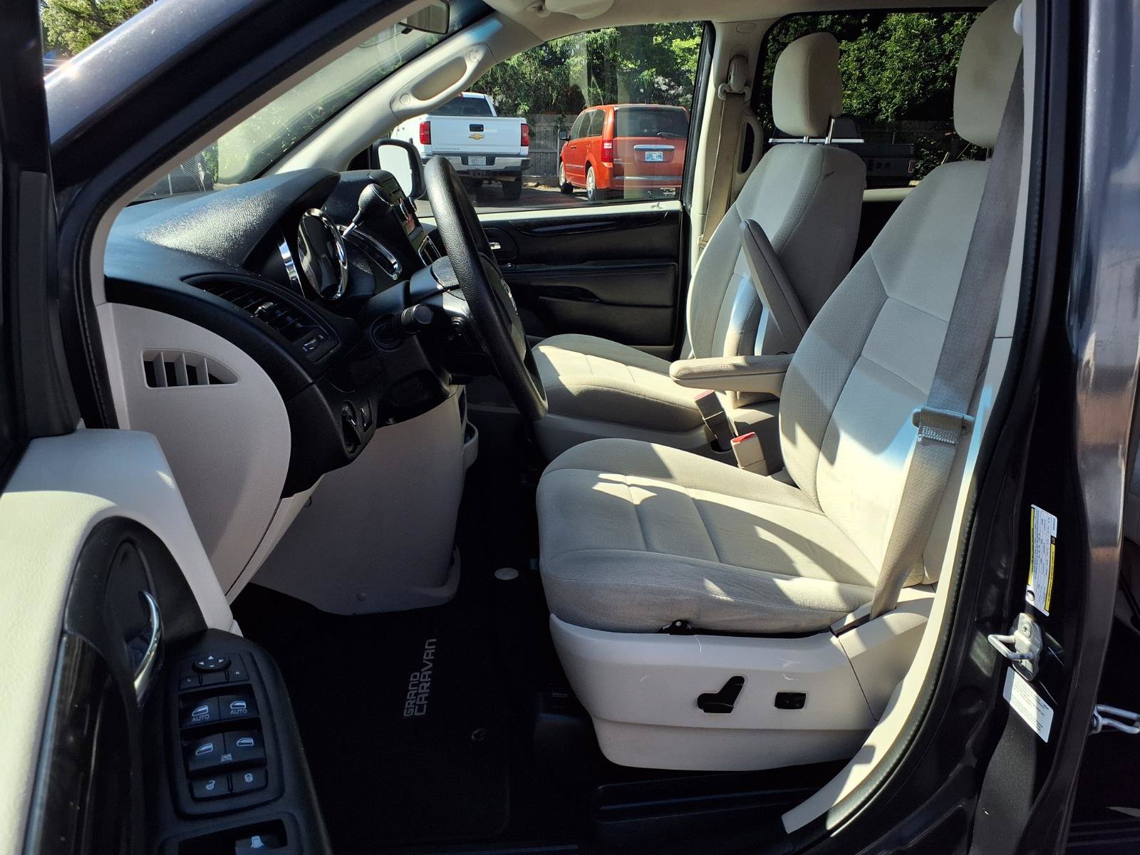 Used 2012 Dodge Grand Caravan SXT FWD image 6