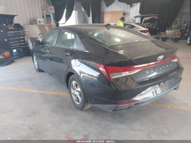 Used 2021 Hyundai Elantra SE FWD image 3