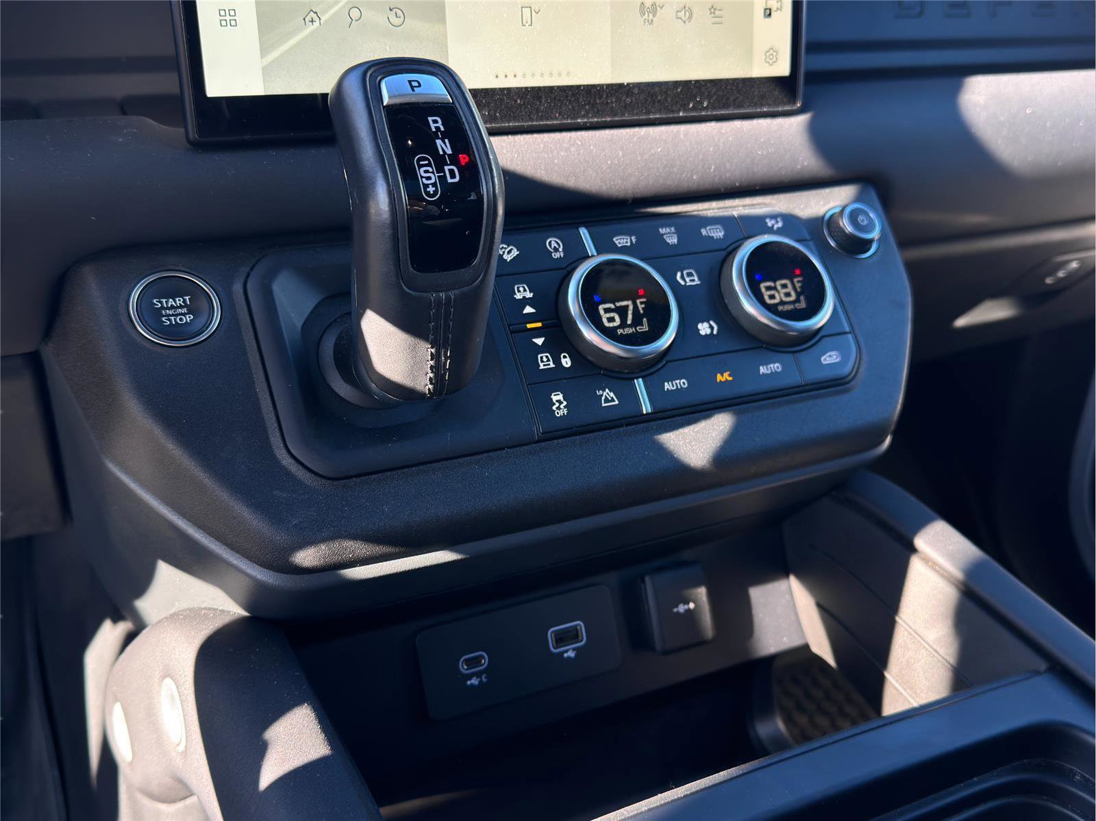 Used 2024 Land Rover Defender 130 X-Dynamic SE image 14