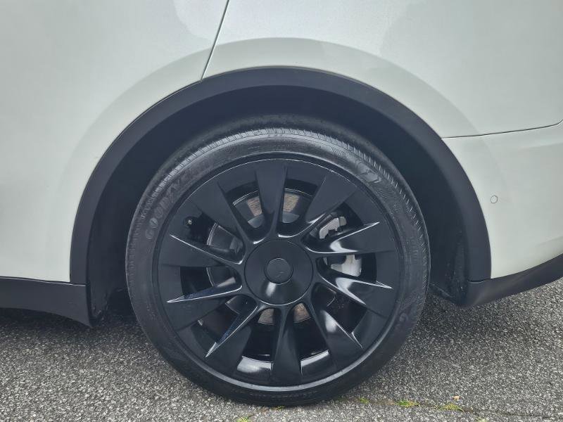 Used 2022 Tesla Model Y Long Range AWD/4WD image 18