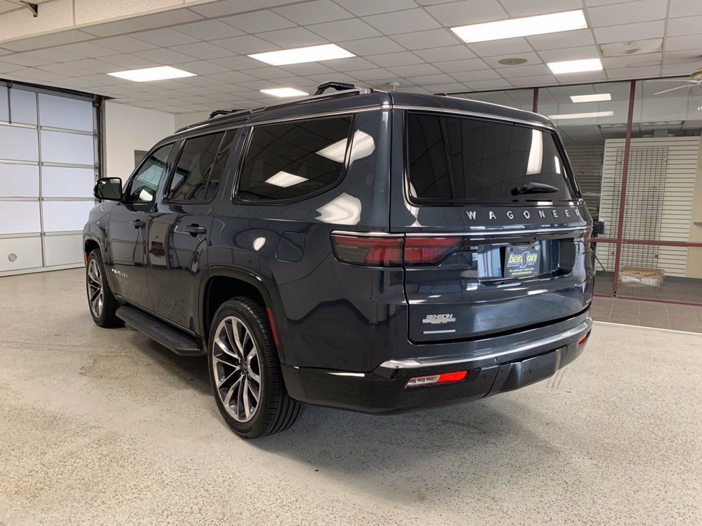 Used 2023 Jeep Wagoneer Series II w/ Premium Group I AWD/4WD image 4