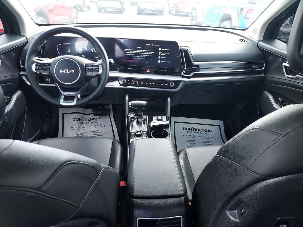Used 2025 Kia Sportage EX FWD image 13