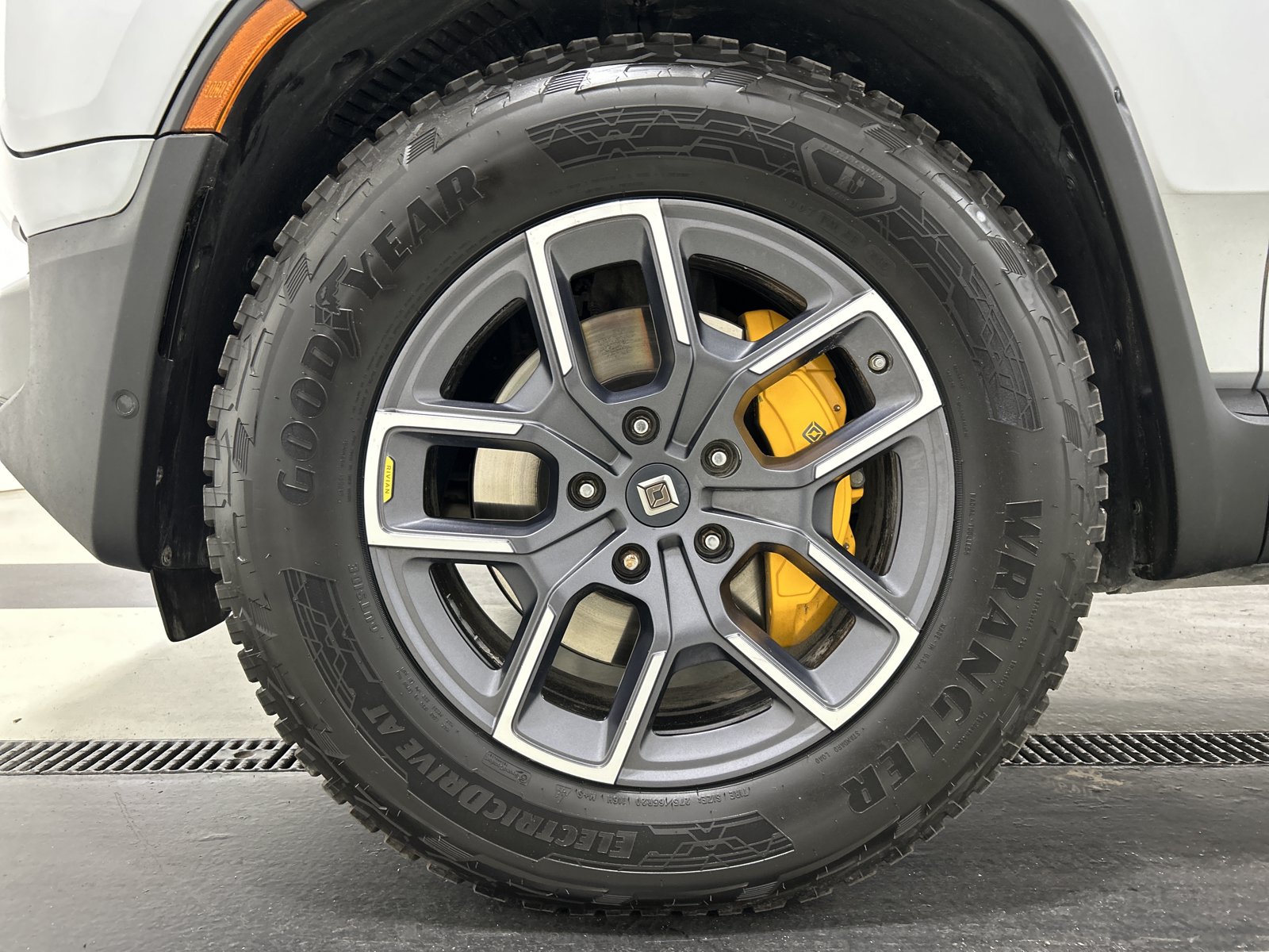 Used 2022 Rivian R1T Adventure AWD/4WD image 9