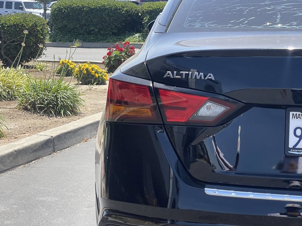 Used 2023 Nissan Altima 2.5 SV FWD image 11