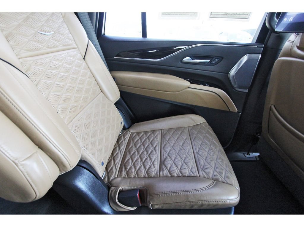 Used 2021 Cadillac Escalade Premium Luxury w/ Driver Assist Tech Package AWD/4WD image 11