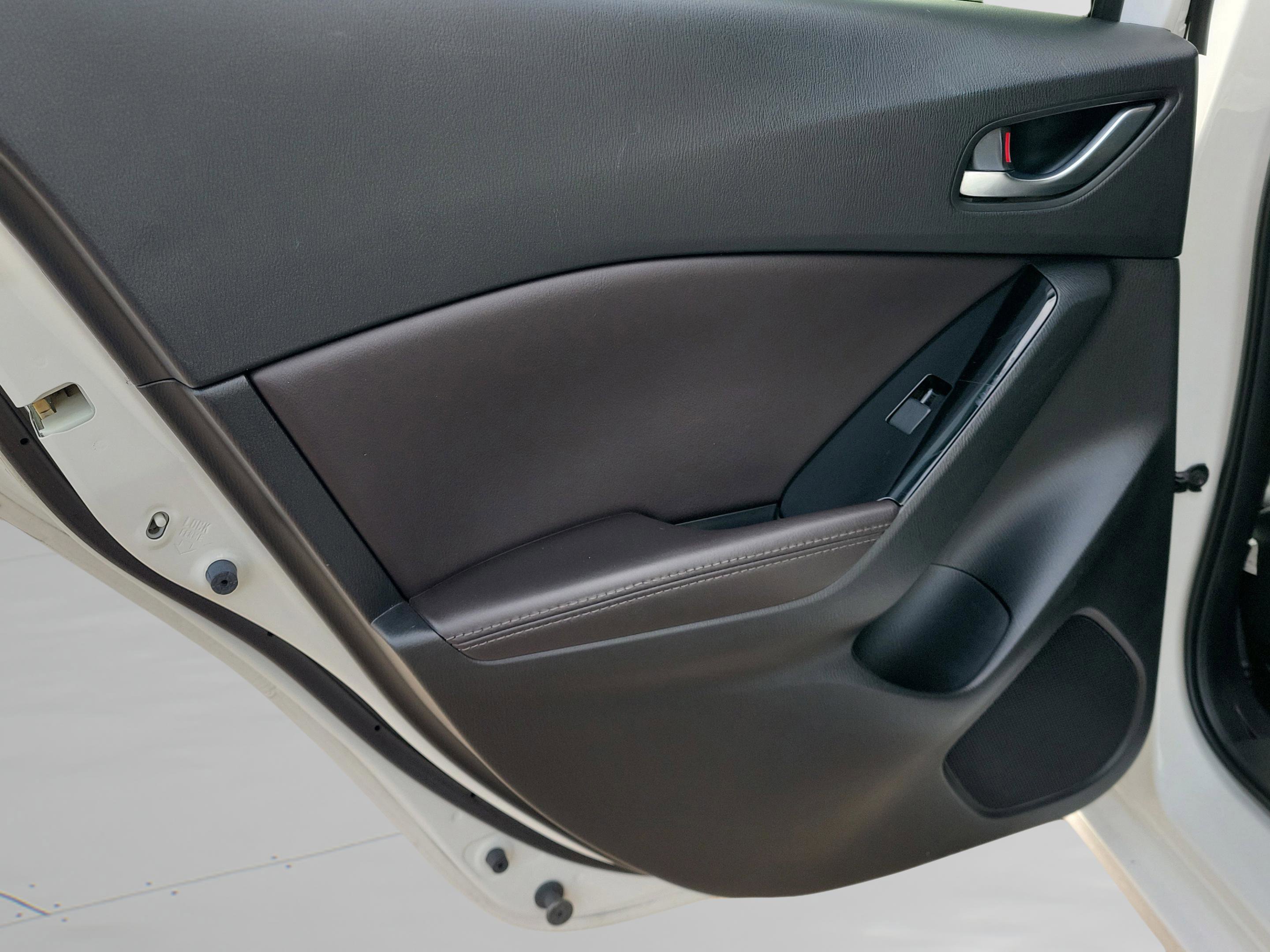 Used 2018 MAZDA MAZDA3 Grand Touring w/ Premium Equipment Package image 11