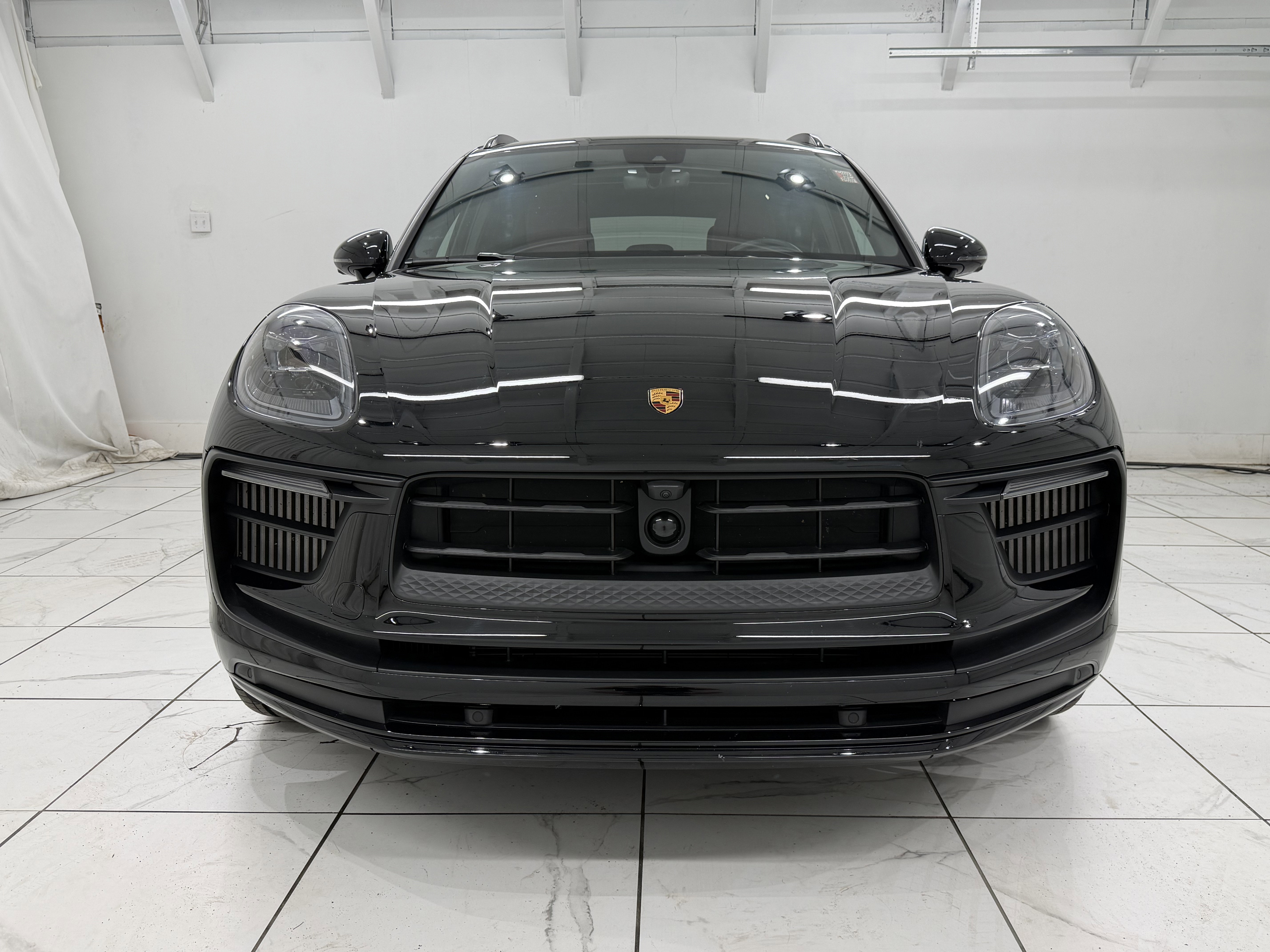 Certified 2024 Porsche Macan GTS image 9