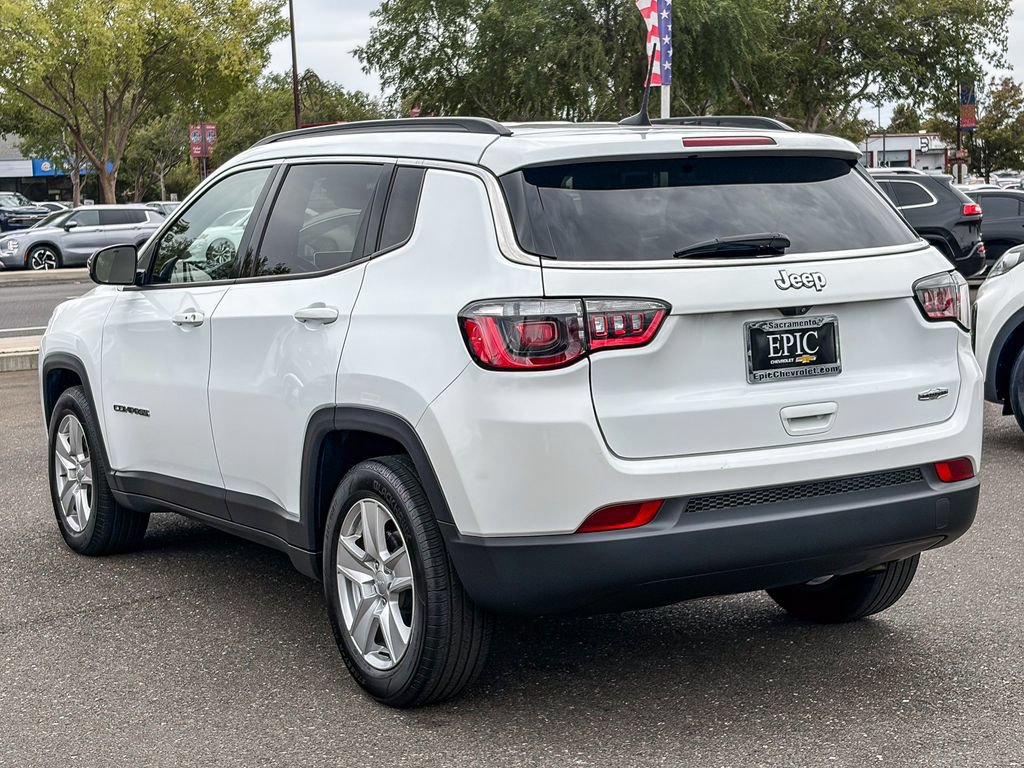 Used 2022 Jeep Compass Latitude FWD image 2