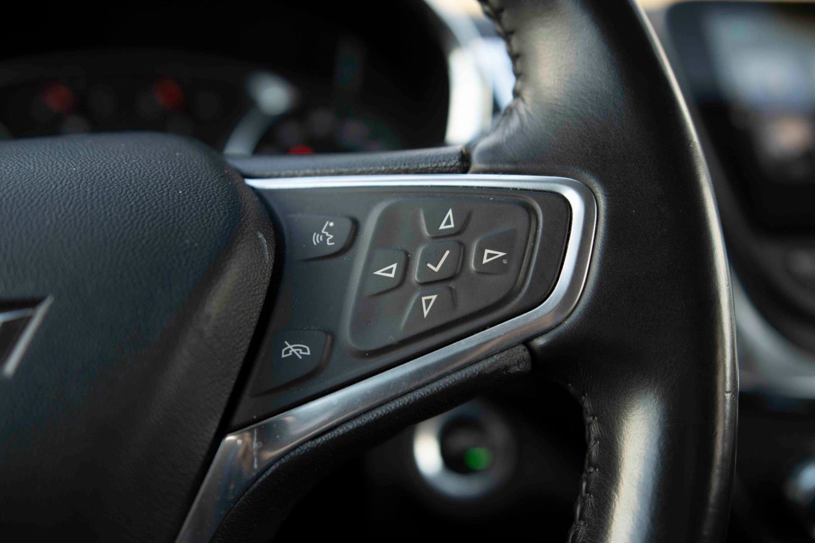 Used 2018 Chevrolet Equinox LT w/ Sun & Infotainment Package image 7