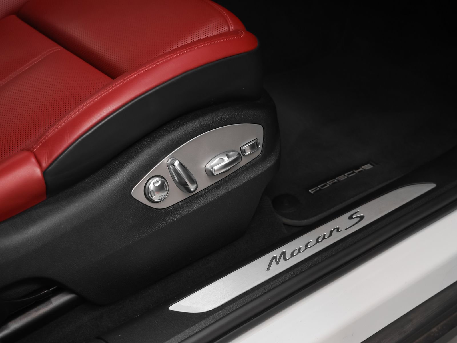 Certified 2022 Porsche Macan S image 23