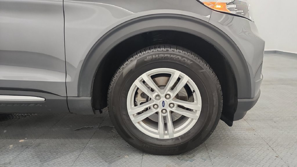 Used 2024 Ford Explorer XLT w/ Equipment Group 202A AWD/4WD image 25