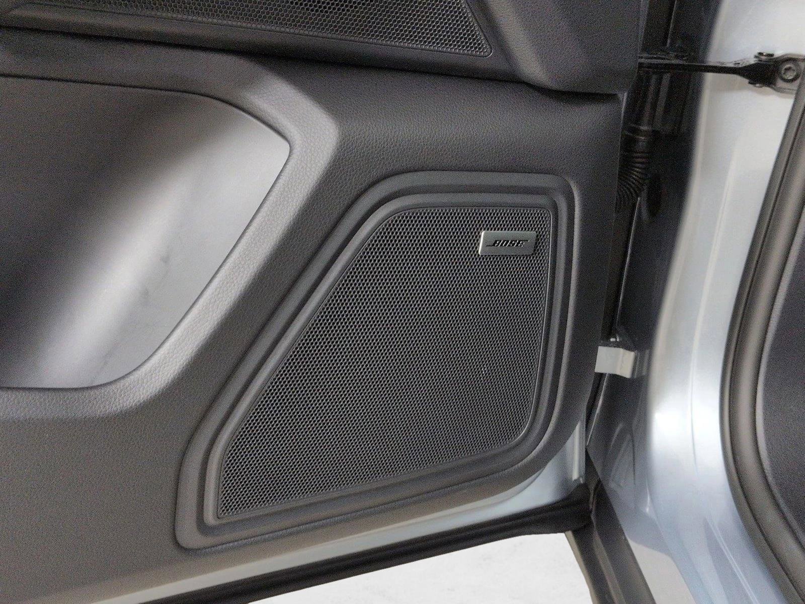 Certified 2025 Porsche Macan AWD/4WD image 15