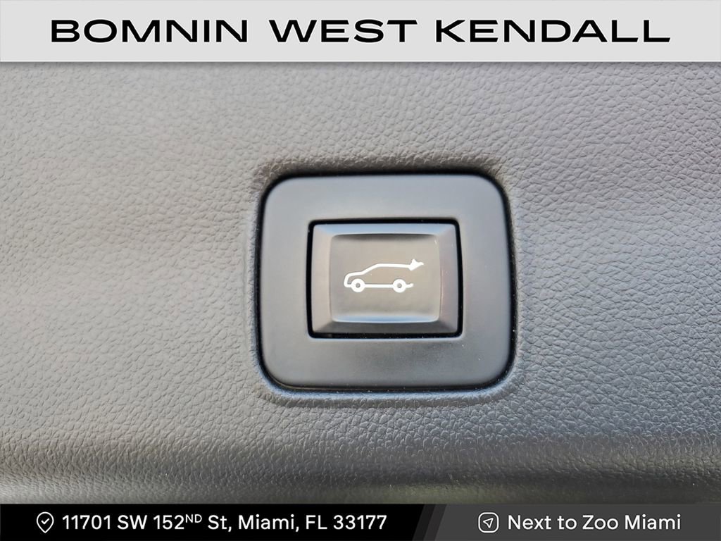 Used 2021 Chevrolet TrailBlazer RS w/ Sun and Liftgate Package image 11