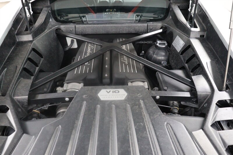 Used 2015 Lamborghini Huracan LP 610-4 AWD/4WD image 25