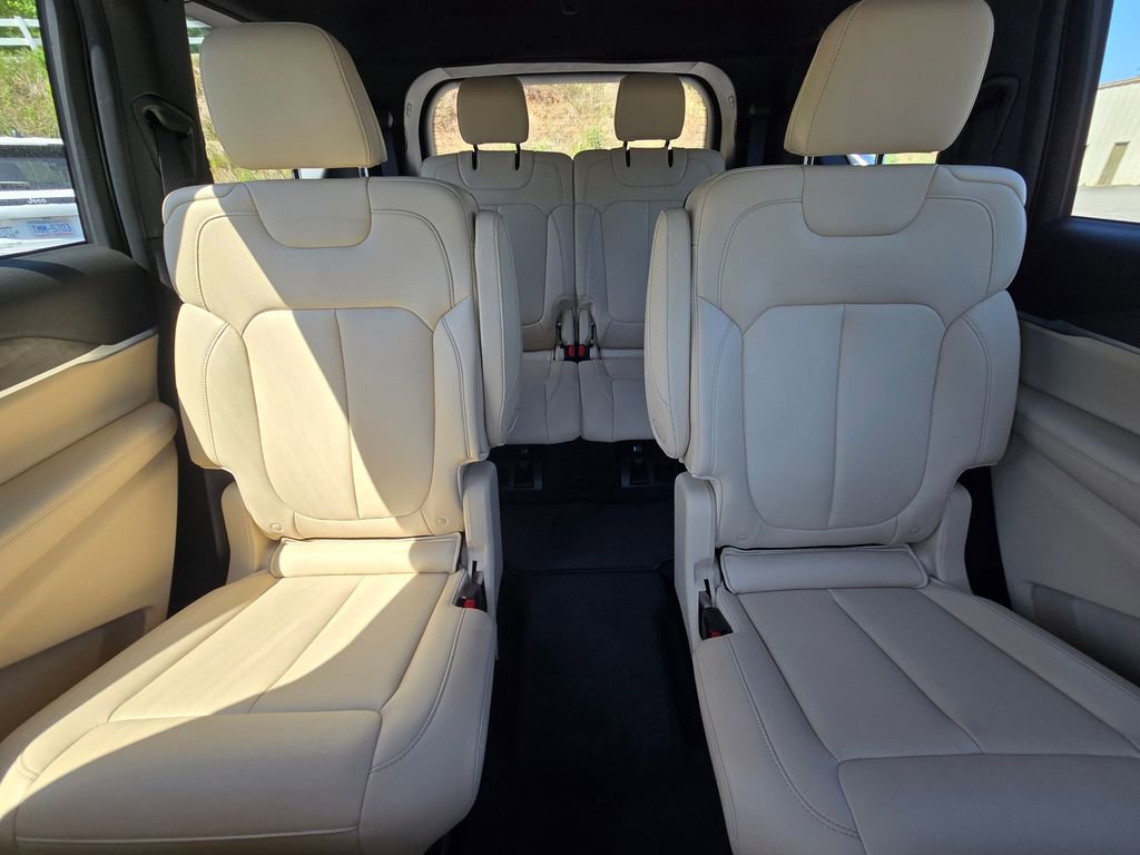 Used 2023 Jeep Grand Cherokee L Limited AWD/4WD image 44