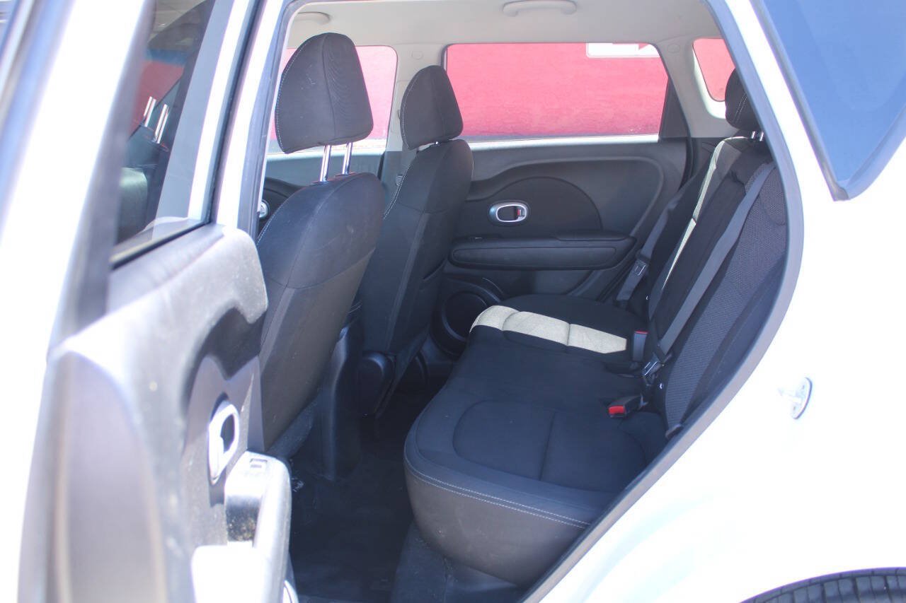 Used 2018 Kia Soul + FWD image 13