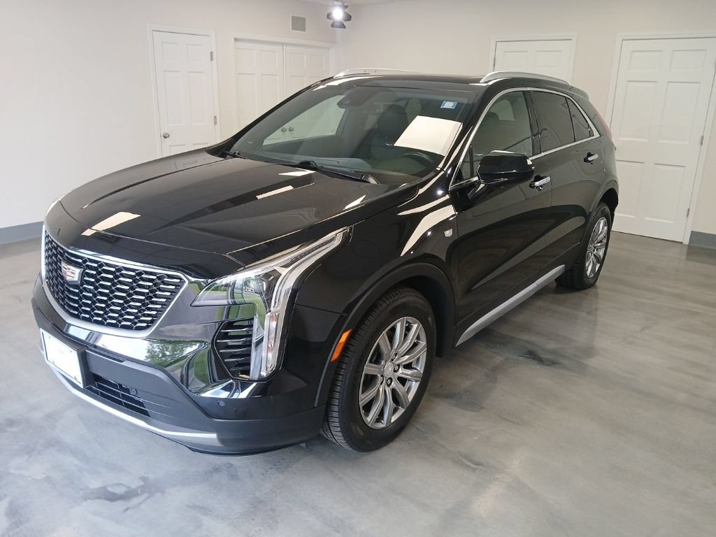 Used 2020 Cadillac XT4 Premium Luxury w/ Cold Weather Package AWD/4WD image 4