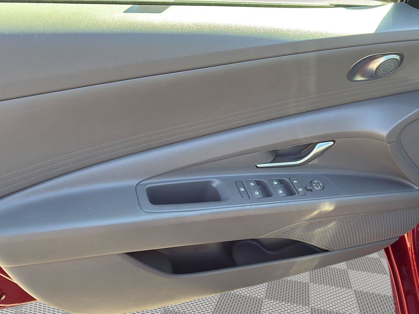 Used 2023 Hyundai Elantra SEL FWD image 22