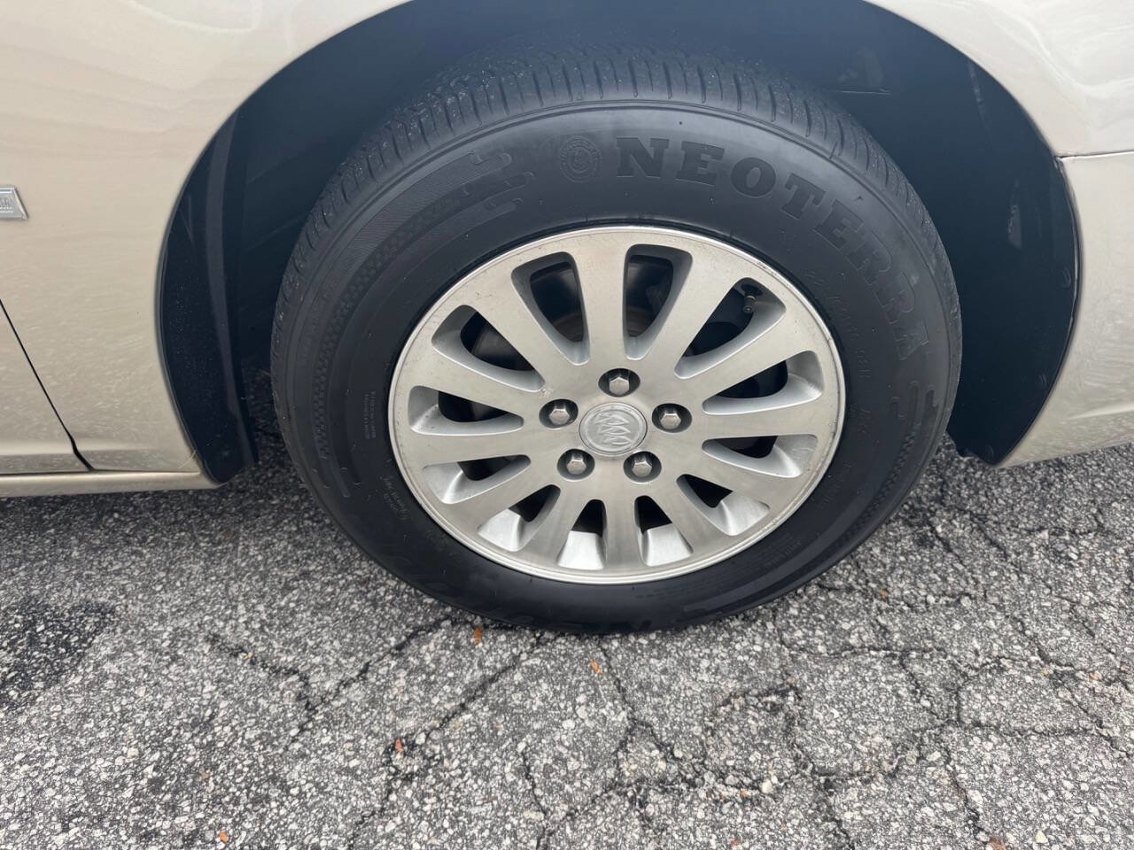 Used 2008 Buick Lucerne CX image 10