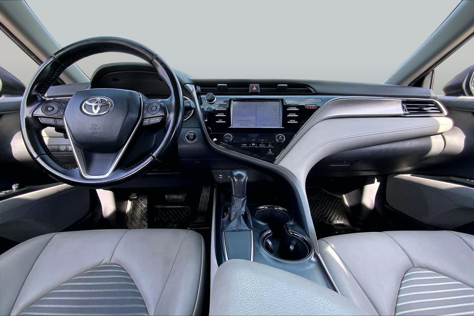 Used 2019 Toyota Camry SE w/ Convenience Package FWD image 15