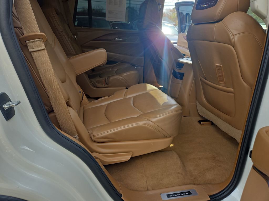 Used 2015 Cadillac Escalade Platinum AWD/4WD image 30