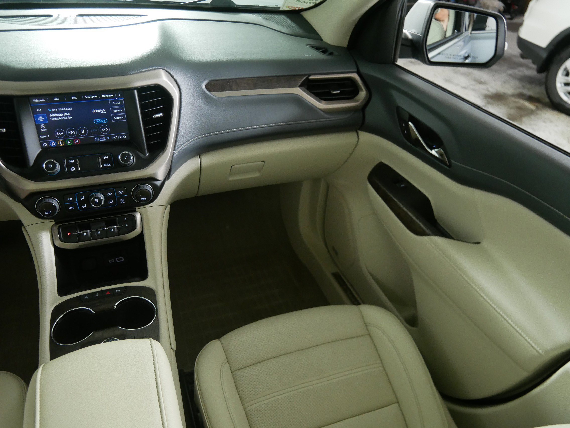 Used 2023 GMC Acadia Denali w/ Denali Ultimate Package image 11