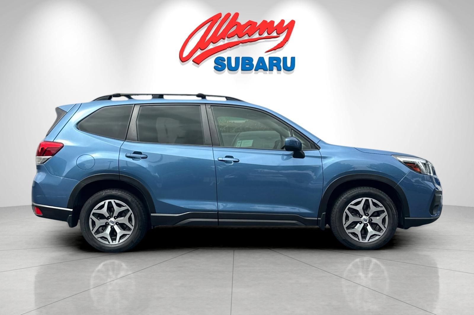 Used 2019 Subaru Forester Premium AWD/4WD image 3