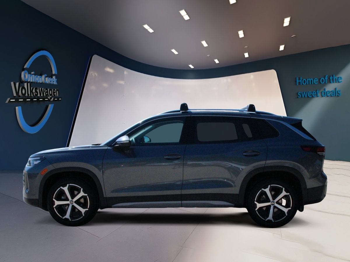 Certified 2025 Volkswagen Tiguan SE FWD image 7