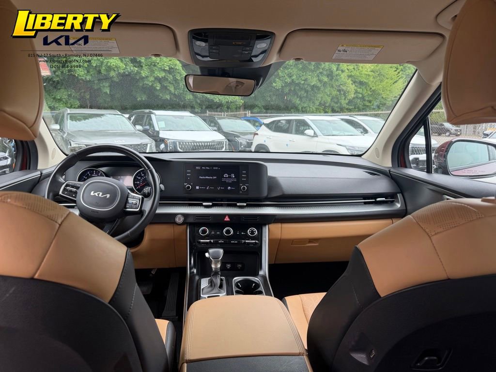 Used 2024 Kia Carnival LX FWD image 13