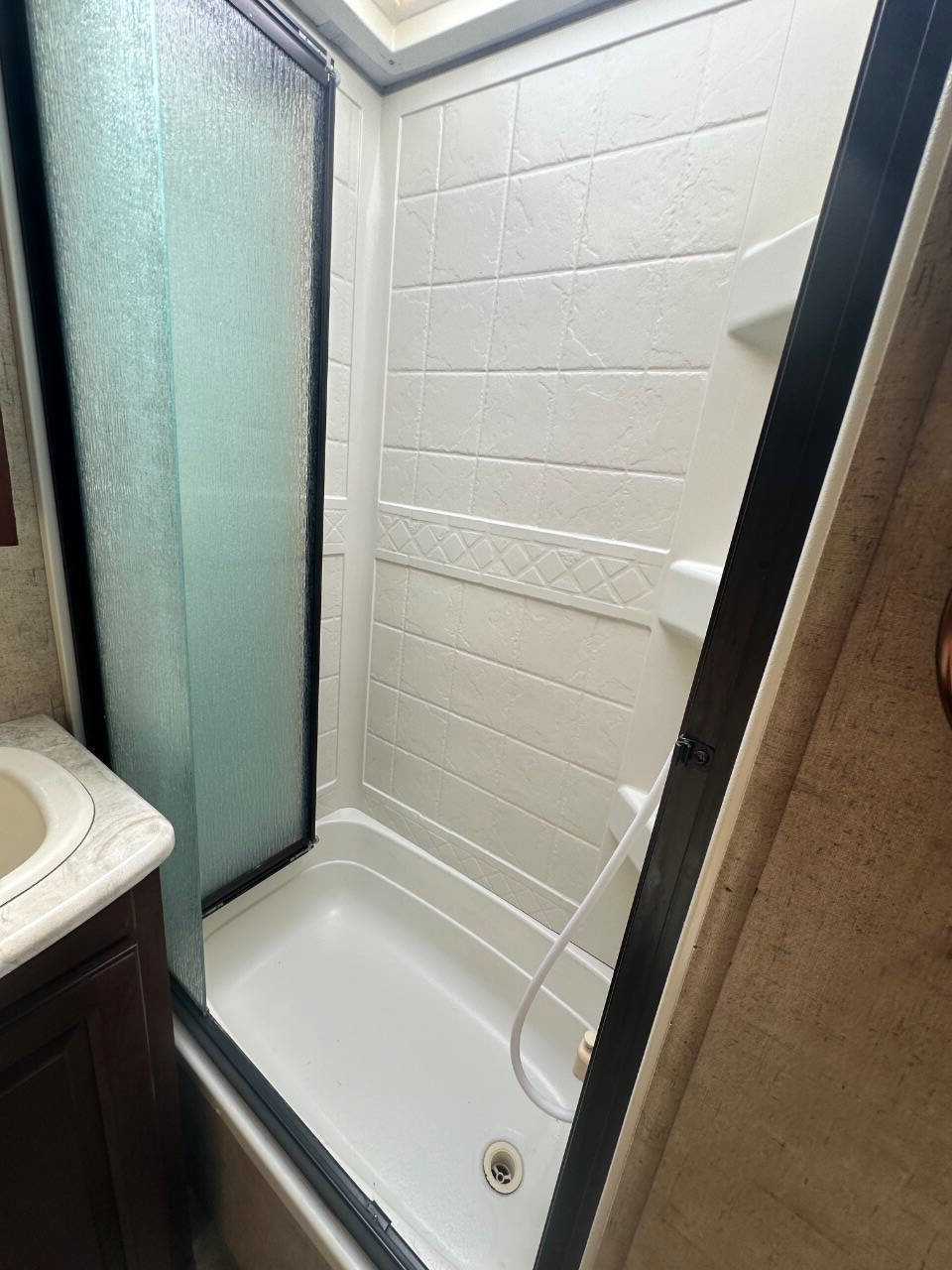 Used 2015 Ford E-450 and Econoline 450 Super Duty w/ Motorhome Prep Package image 16