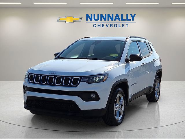 Used 2024 Jeep Compass Latitude AWD/4WD image 1
